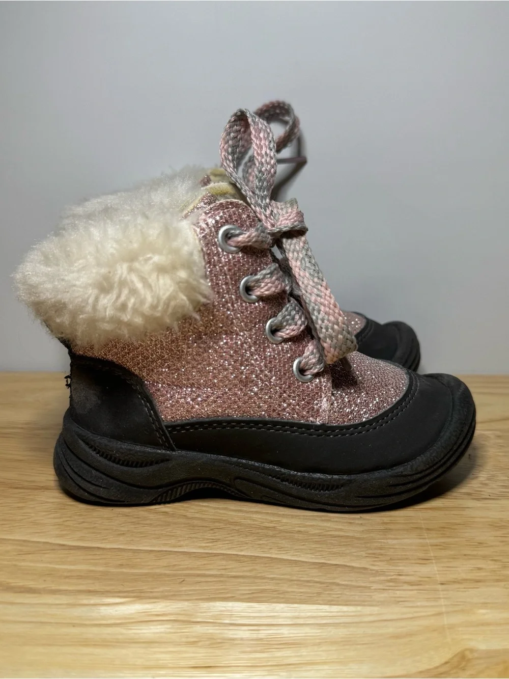 OshKosh B'gosh Toddler Girls 6M Pink Sparkle Lace Up Faux Fur Winter Boots